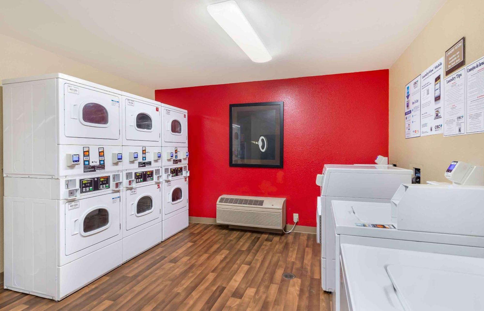 Suburban Studios Columbus Bradley Park Εξωτερικό φωτογραφία