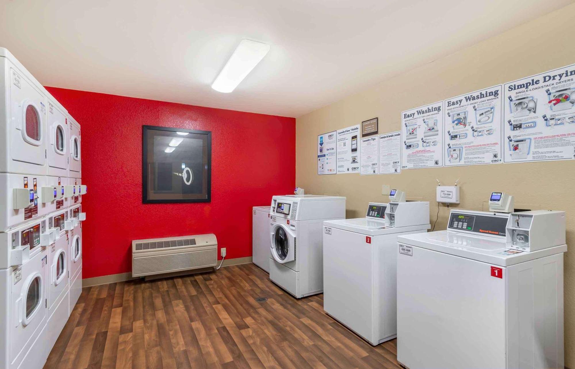 Suburban Studios Columbus Bradley Park Εξωτερικό φωτογραφία