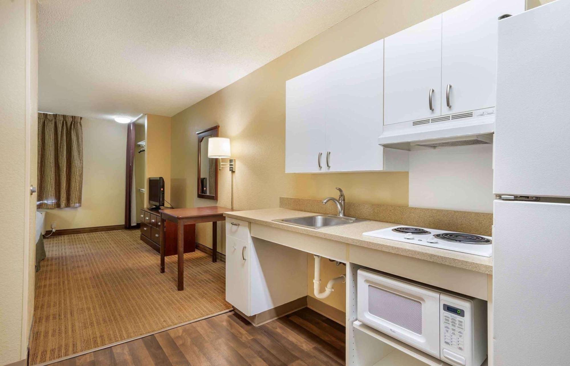 Suburban Studios Columbus Bradley Park Εξωτερικό φωτογραφία