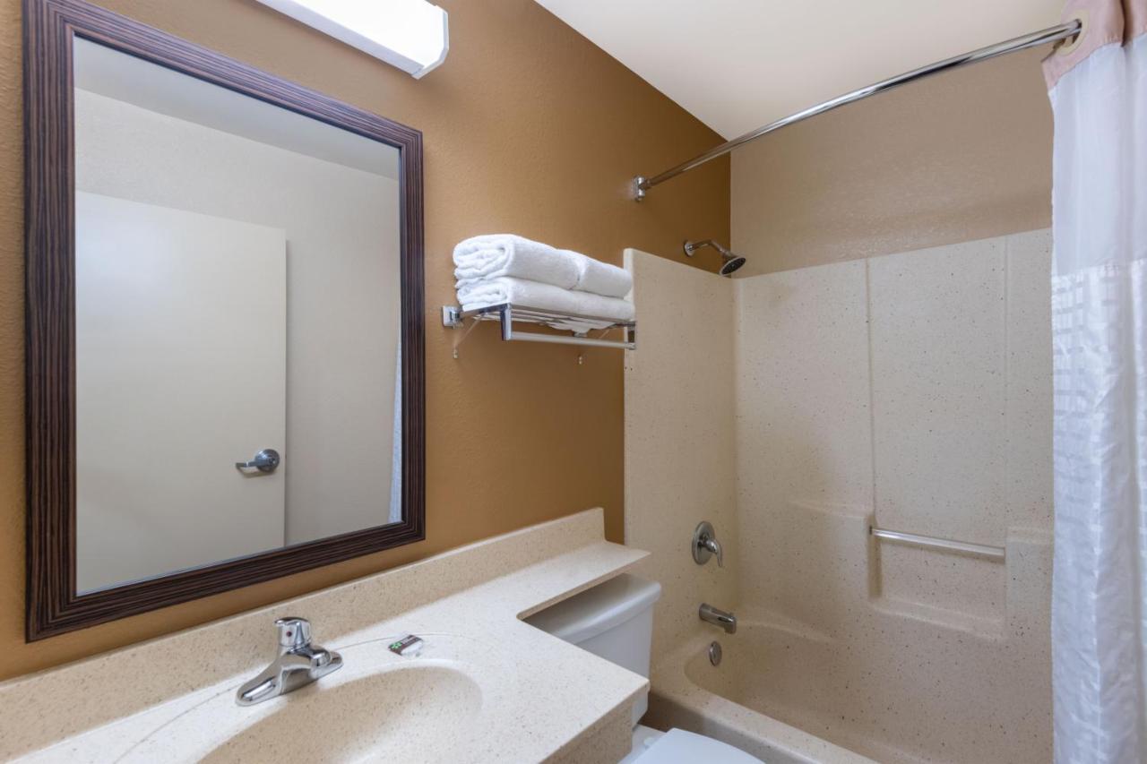 Suburban Studios Columbus Bradley Park Εξωτερικό φωτογραφία
